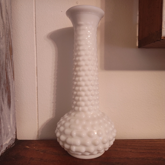 Vintage White Hobnail Vases - Picture 4 of 6